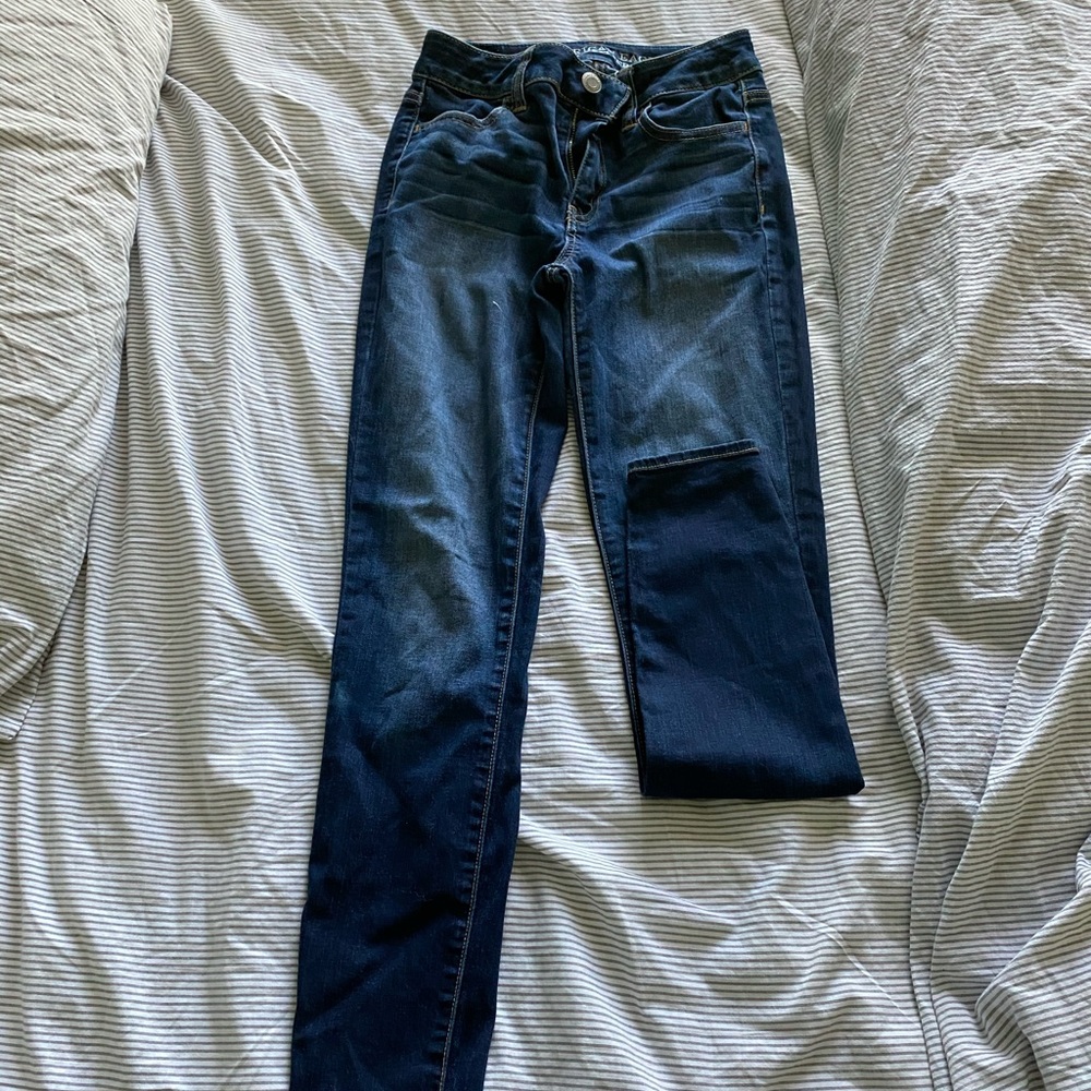 dark wash american eagle standard fit jeans!